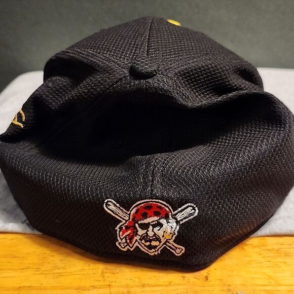 New Era 39Thirty Pittsburgh Pirates Stretchfit Hat - Small Stain - Picture 5 of 8